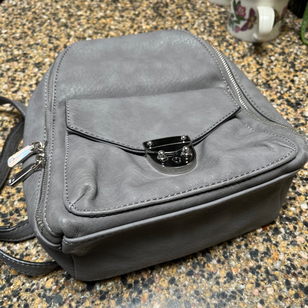 Grey Adjustable Backpack - Picture 4 of 6
